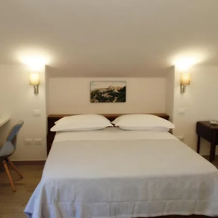 De Ruschi 4* Montacuto