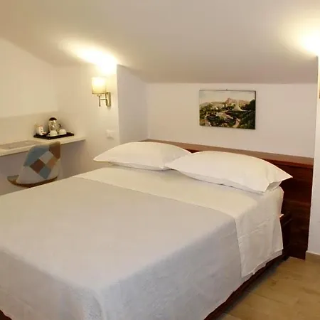 De Ruschi Bed & Breakfast 4*